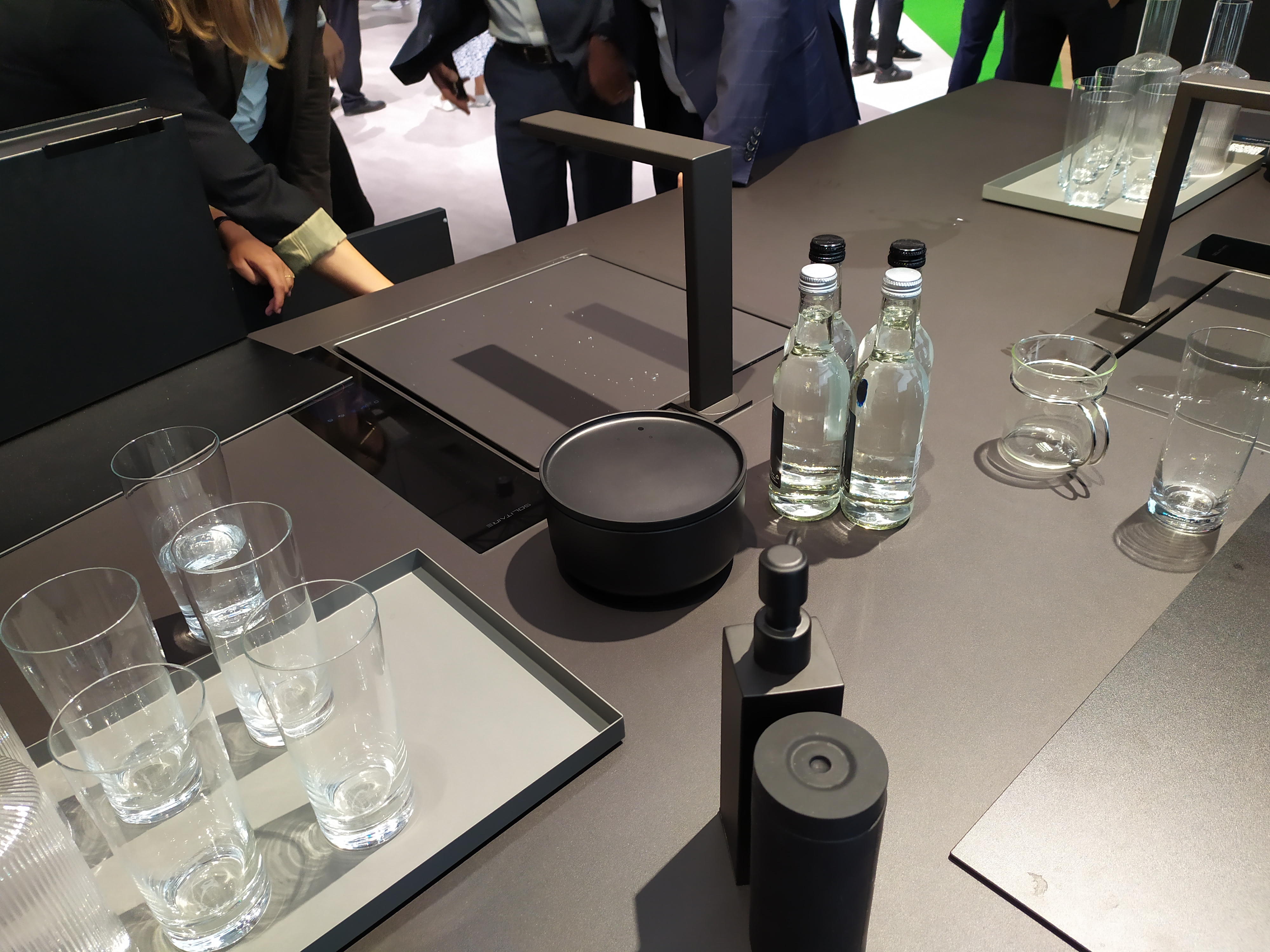 The smarter kitchen: presentation of the new ''Solitaire - The Waterbase''